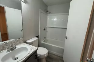 703 E Ave J, Lampasas, TX 76550 - Photo 32