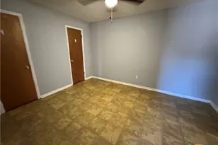 703 E Ave J, Lampasas, TX 76550 - Photo 6