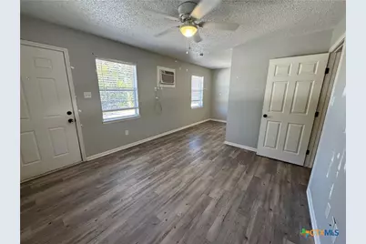 703 E Avenue J, Lampasas, TX 76550 - Photo 18