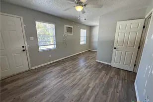 703 E Ave J, Lampasas, TX 76550 - Photo 18