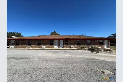 703 E Avenue J, Lampasas, TX 76550 - Photo 2