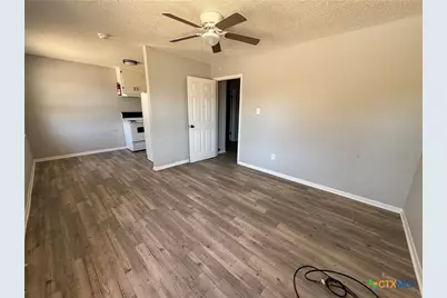 703 E Avenue J, Lampasas, TX 76550 - Photo 8