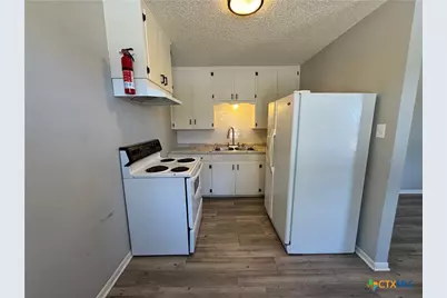 703 E Avenue J, Lampasas, TX 76550 - Photo 10