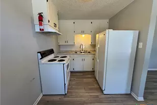 703 E Ave J, Lampasas, TX 76550 - Photo 10