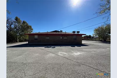 703 E Avenue J, Lampasas, TX 76550 - Photo 40