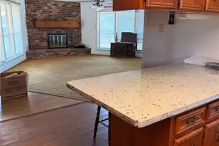 996 Carefree Dr, Victoria, TX 77905 - Photo 8