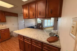 996 Carefree Dr, Victoria, TX 77905 - Photo 4