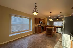 318 Silverado Trail, Victoria, TX 77901 - Photo 4