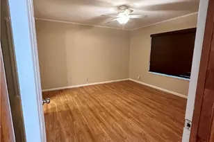 310 Vollentine St, Yoakum, TX 77995 - Photo 8