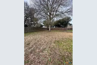 310 Vollentine Street, Yoakum, TX 77995 - Photo 20