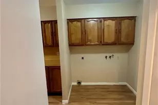 310 Vollentine St, Yoakum, TX 77995 - Photo 12