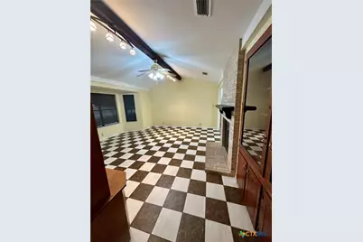 310 Vollentine Street, Yoakum, TX 77995 - Photo 6