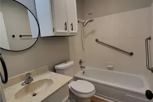 1051 Country Club Dr, Seguin, TX 78155 - Photo 8