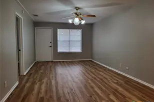 1051 Country Club Dr, Seguin, TX 78155 - Photo 4