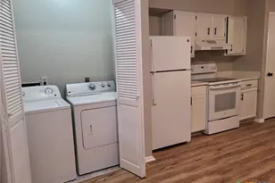 1051 Country Club Dr, Seguin, TX 78155 - Photo 6