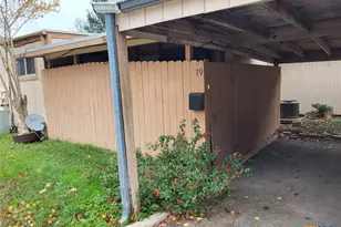 1051 Country Club Dr, Seguin, TX 78155 - Photo 10