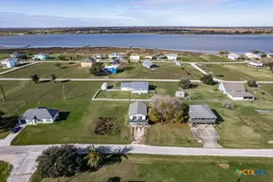 654 Calumet Dr, Palacios, TX 77465 - Photo 6