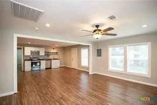 2003 Woodlawn St, Victoria, TX 77901 - Photo 4