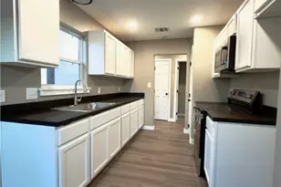 1312 E Anaqua Ave, Victoria, TX 77901 - Photo 6