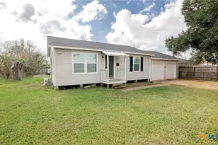 2003 Woodlawn St, Victoria, TX 77901 - Photo 2