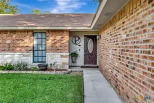 205 Monterrey Dr, Victoria, TX 77904 - Photo 2