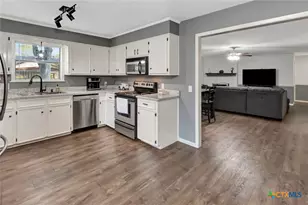 111 Concord Ln, Victoria, TX 77901 - Photo 10