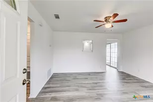 1102 S 3rd St, Copperas Cove, TX 76522 - Photo 2