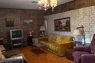 215 Price St, Yoakum, TX 77995 - Photo 6