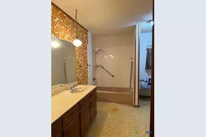 215 Price Street, Yoakum, TX 77995 - Photo 16