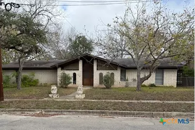 215 Price Street, Yoakum, TX 77995 - Photo 1