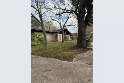 215 Price Street, Yoakum, TX 77995 - Photo 4
