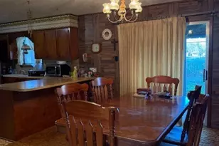 215 Price St, Yoakum, TX 77995 - Photo 10