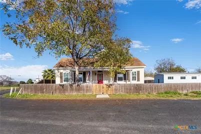 1002 E Commercial Street, Victoria, TX 77901 - Photo 1