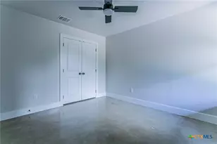 395 W Avenue J, Belton, TX 76513 - Photo 14