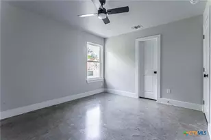 395 W Avenue J, Belton, TX 76513 - Photo 6