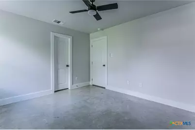 395 W Avenue J, Belton, TX 76513 - Photo 16