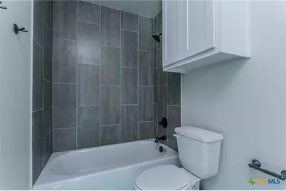 395 W Avenue J, Belton, TX 76513 - Photo 18