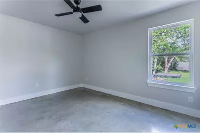 395 W Avenue J, Belton, TX 76513 - Photo 14