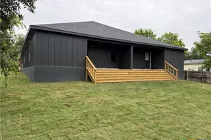 395 W Avenue J, Belton, TX 76513 - Photo 4