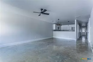 395 W Avenue J, Belton, TX 76513 - Photo 10