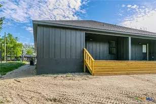 395 W Avenue J, Belton, TX 76513 - Photo 4