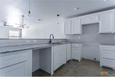 395 W Avenue J, Belton, TX 76513 - Photo 12