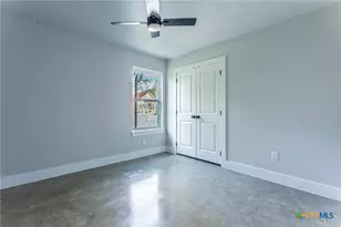 395 W Avenue J, Belton, TX 76513 - Photo 16