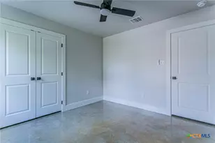 395 W Avenue J, Belton, TX 76513 - Photo 24