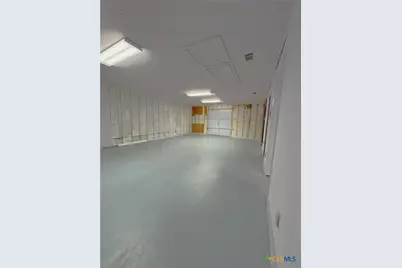 786 S Castell Avenue #F, New Braunfels, TX 78130 - Photo 2