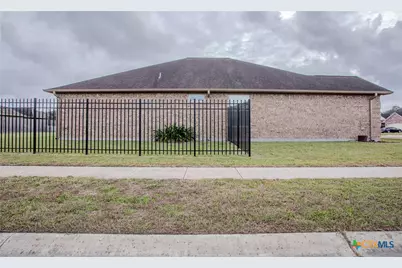 102 Luke Court, Victoria, TX 77904 - Photo 32