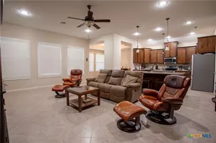 102 Luke Ct, Victoria, TX 77904 - Photo 6