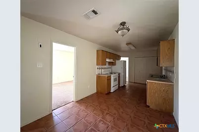 1002 W Avenue B #B, Copperas Cove, TX 76522 - Photo 4