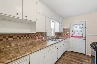 1507 E Mistletoe Avenue, Victoria, TX 77901 - Photo 6