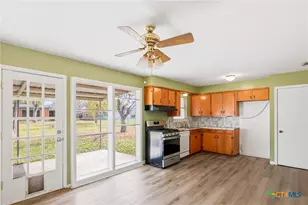 4606 Evergreen St, Victoria, TX 77904 - Photo 8